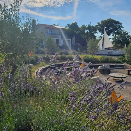 Boutique Osma - Adults Only Малинска